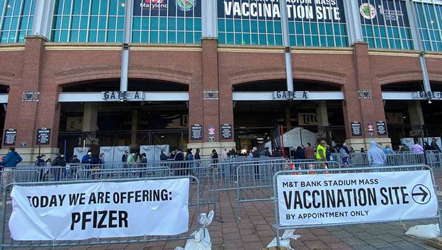 A group of people outside a building

Description automatically generated with low confidence